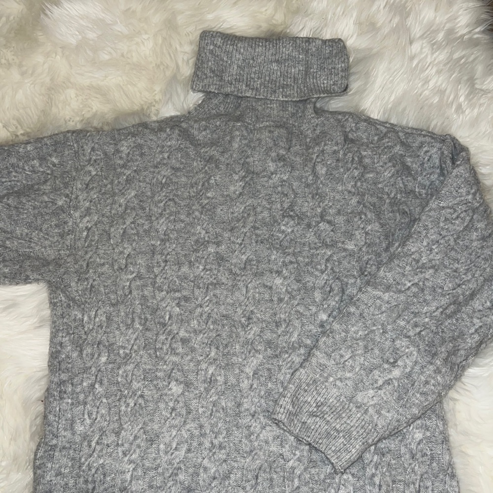 Chunky cable grey sweater